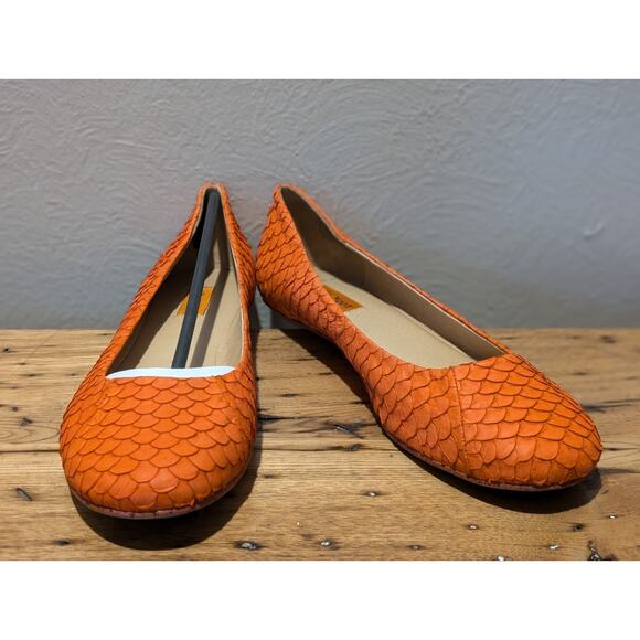 Miz Mooz Panther Orange Red Fish Scale 100% Leather NWOT Round Toe Flat Sz 8.5 - Picture 9 of 9